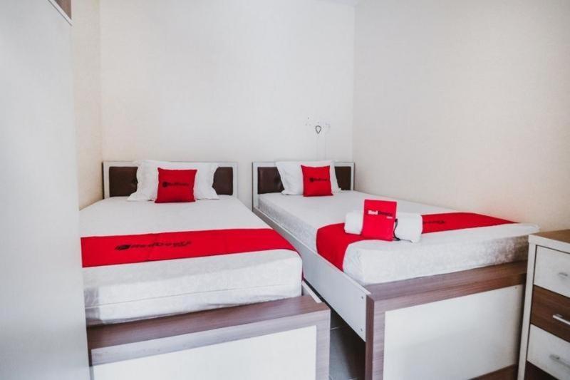 RedDoorz Plus near Semanggi Dżakarta Pokój zdjęcie